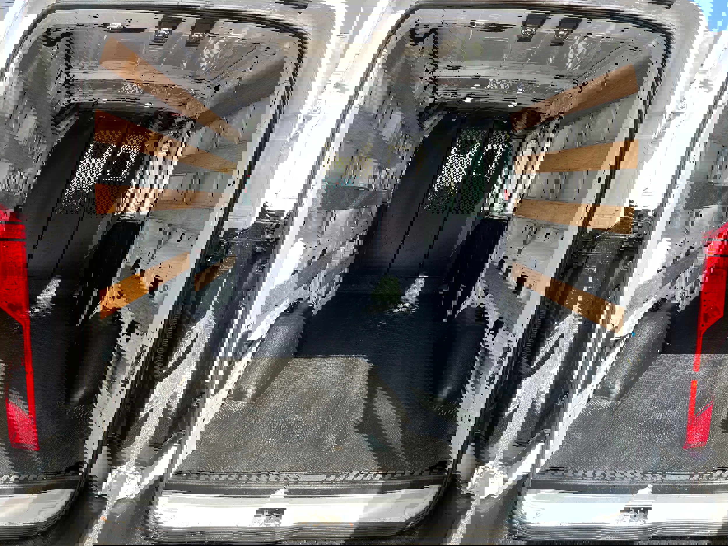 Certified 2019 Ford Transit 250 130 Low Roof w/ Exterior Upgrade Package image 10