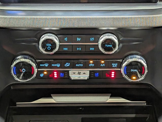 Certified 2024 Ford F350 Platinum w/ FX4 Off-Road Package AWD/4WD image 6