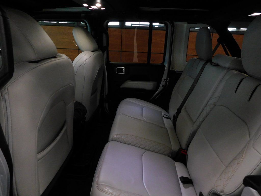 Used 2022 Jeep Wrangler Unlimited Sahara image 29