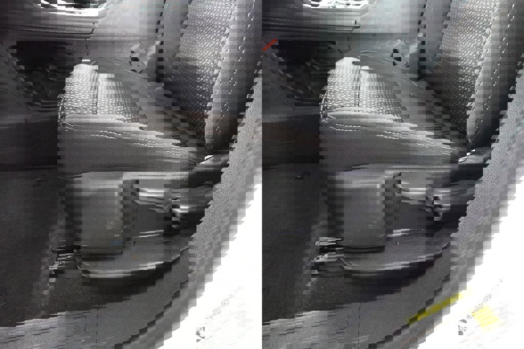 Used 2023 GMC Acadia SLE image 10