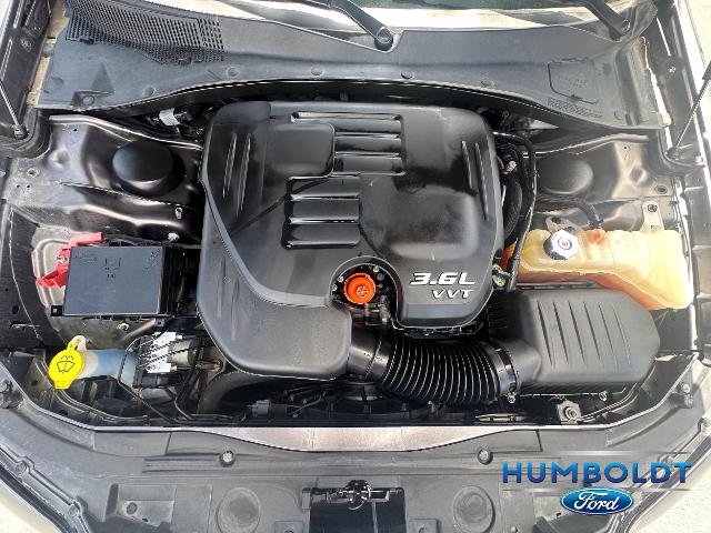 Used 2019 Chrysler 300 Limited AWD/4WD image 9