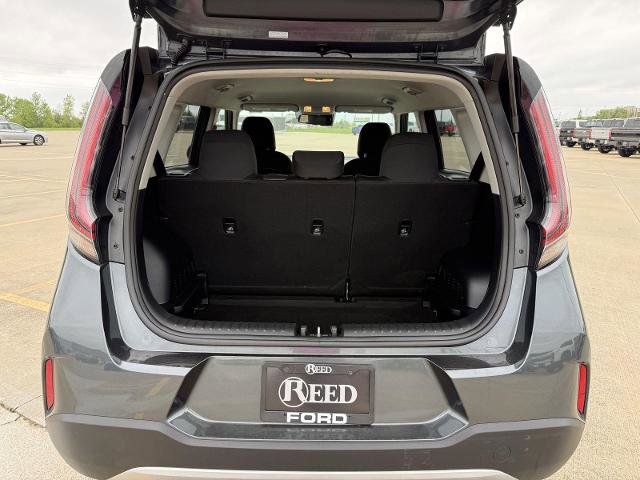 Used 2025 Kia Soul LX w/ LX Technology Package FWD image 10
