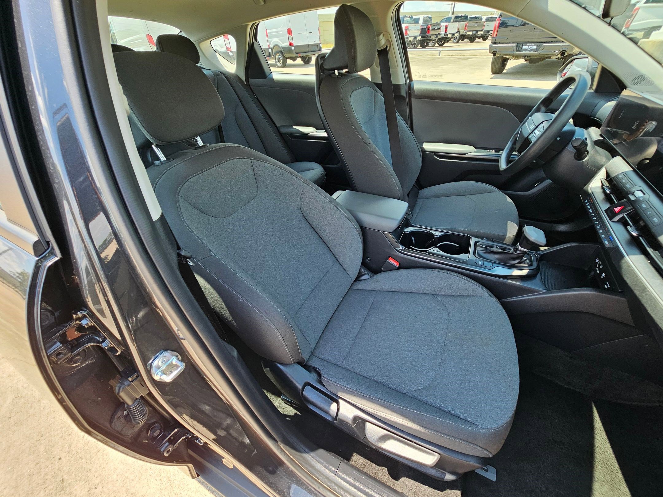 Used 2025 Kia K4 FWD image 32