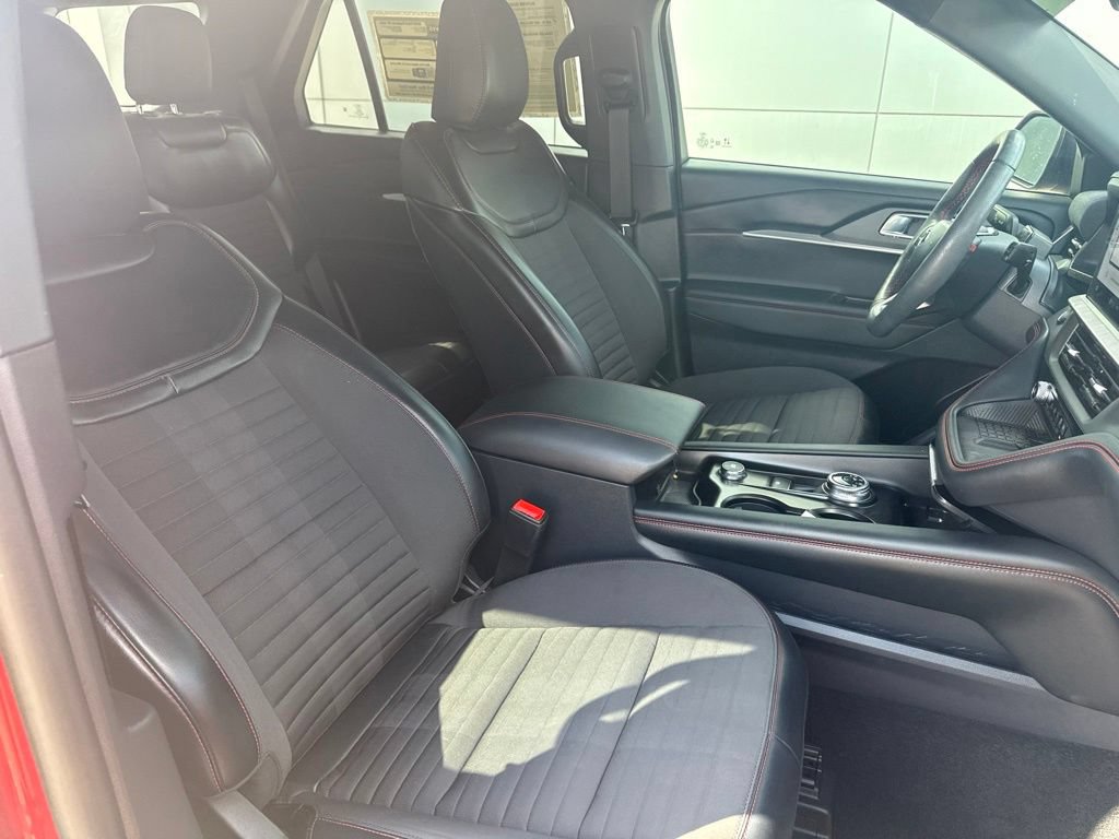 Certified 2025 Ford Explorer ST-Line w/ Premium Package RWD image 31