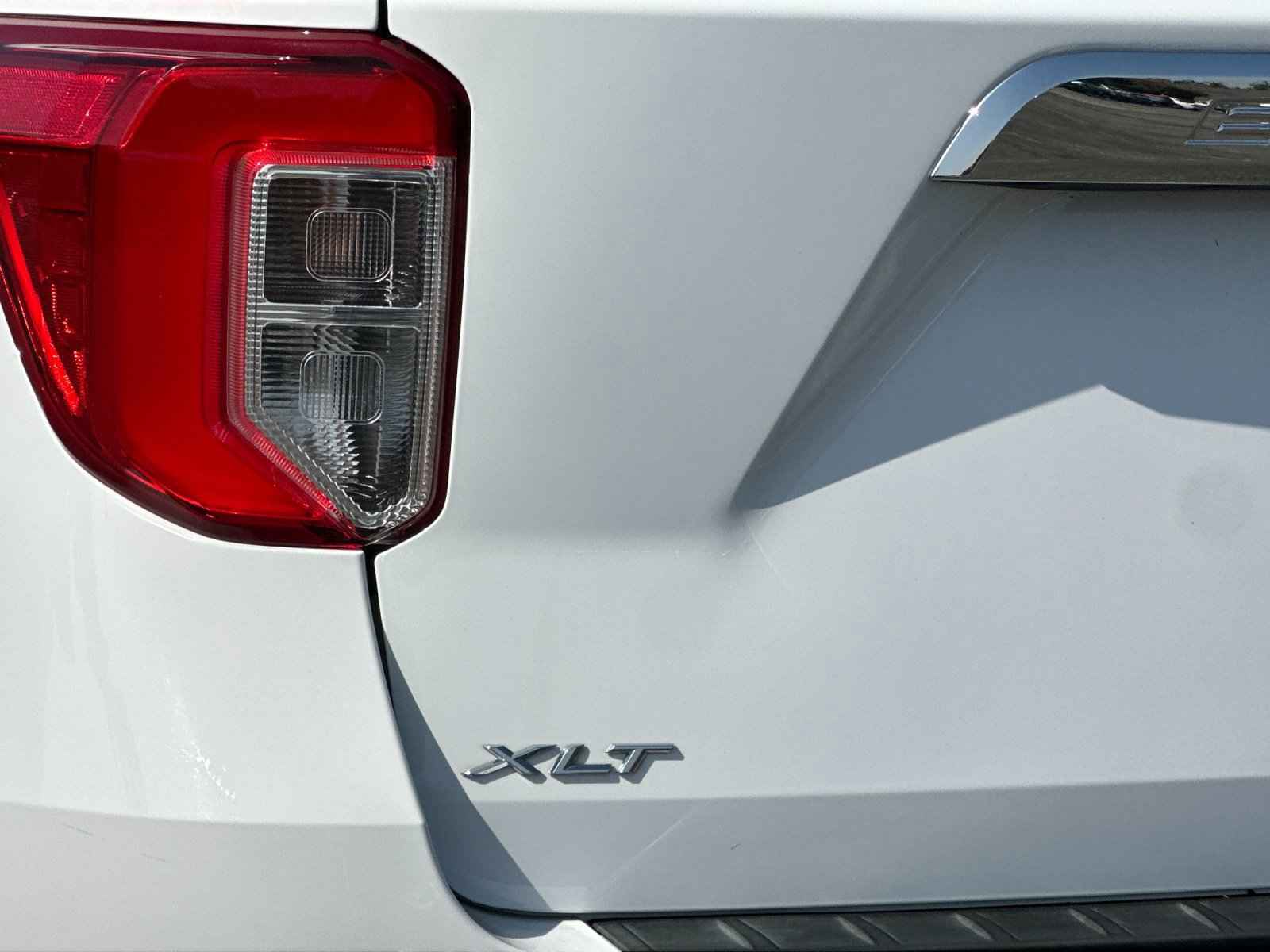 Certified 2022 Ford Explorer XLT w/ Class IV Trailer Tow Package image 28