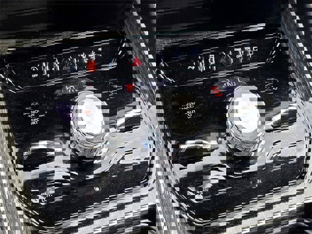 Used 2022 Jeep Wagoneer Series III w/ Rear Seat Video Group 1 image 16