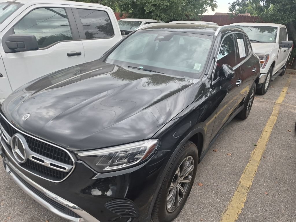 Used 2024 Mercedes-Benz GLC 300 4MATIC image 5