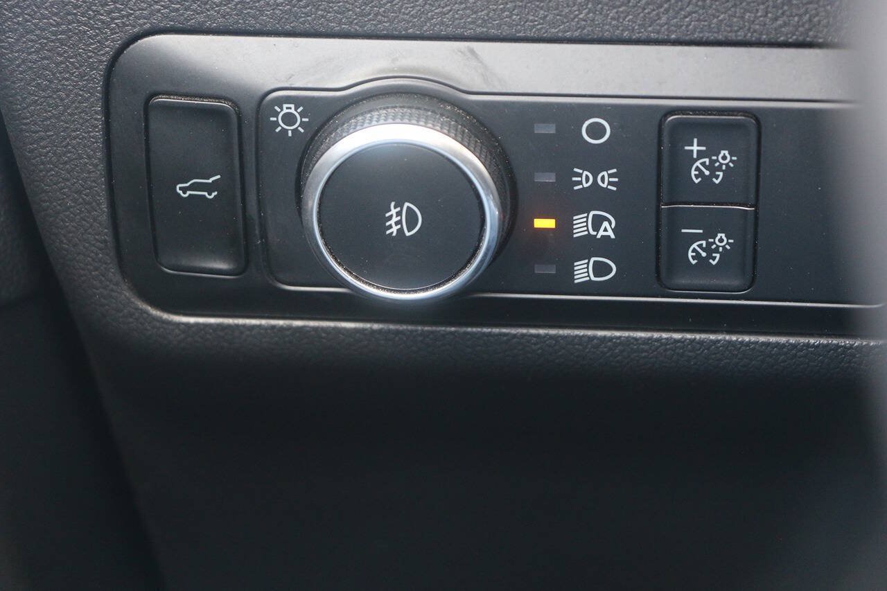 Certified 2024 Ford Escape Platinum AWD/4WD image 35