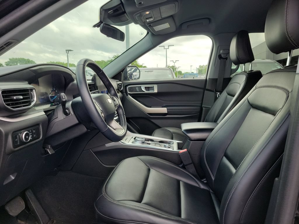 Certified 2023 Ford Explorer XLT w/ Equipment Group 202A AWD/4WD image 18