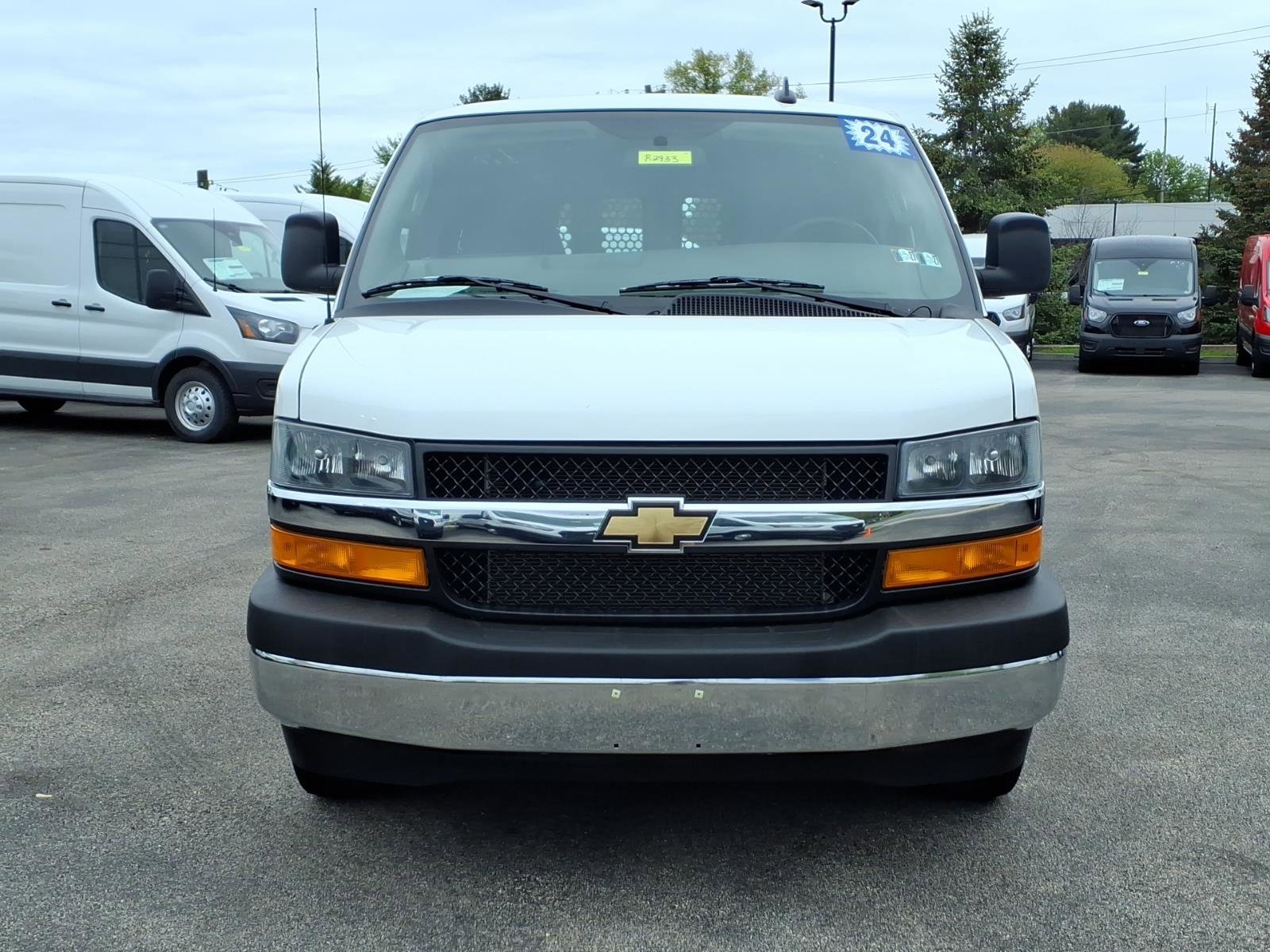 Used 2024 Chevrolet Express 2500 w/ Driver Convenience Package RWD image 8