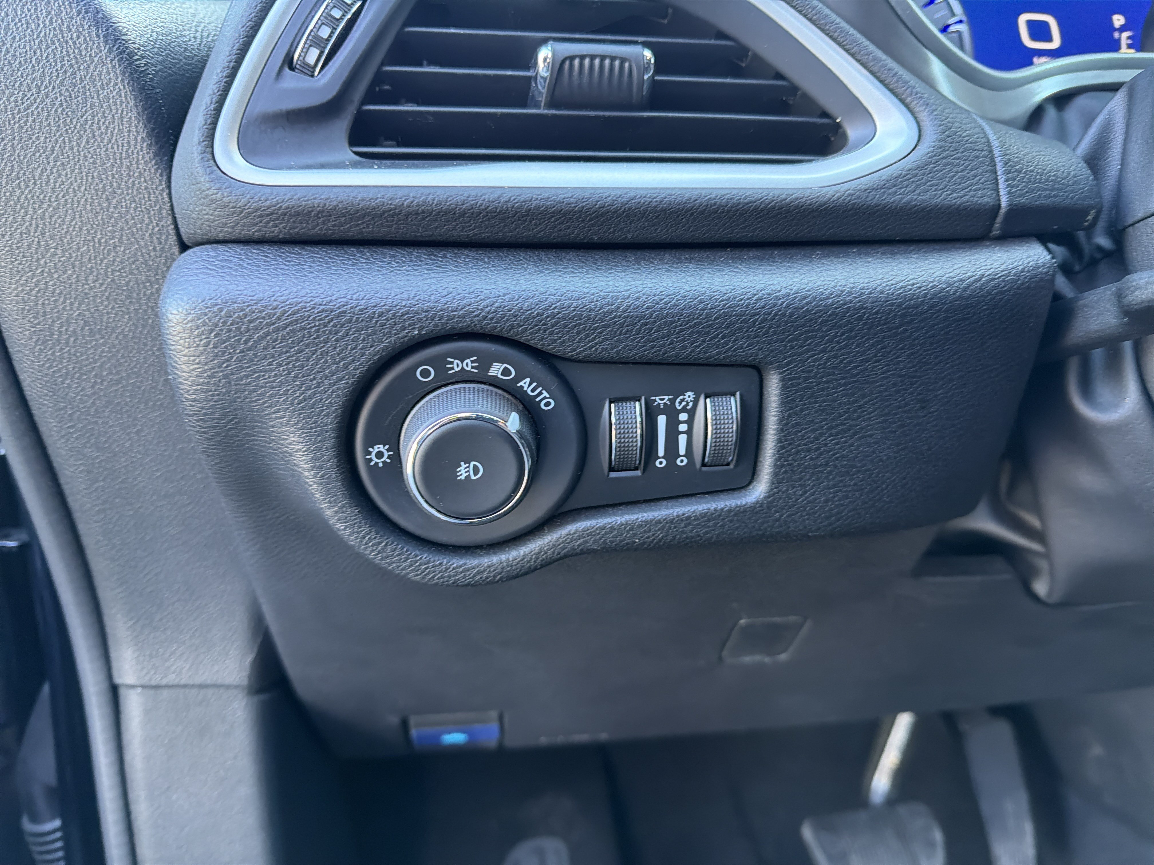 Used 2025 Chrysler Pacifica Select FWD image 33