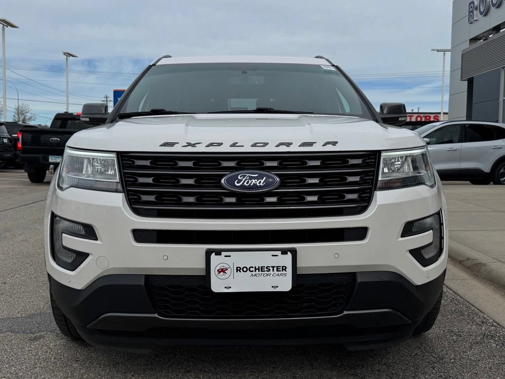 Certified 2017 Ford Explorer XLT w/ Equipment Group 202A AWD/4WD image 39