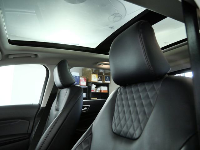 Certified 2024 Ford Edge Titanium w/ Equipment Group 301A AWD/4WD image 17