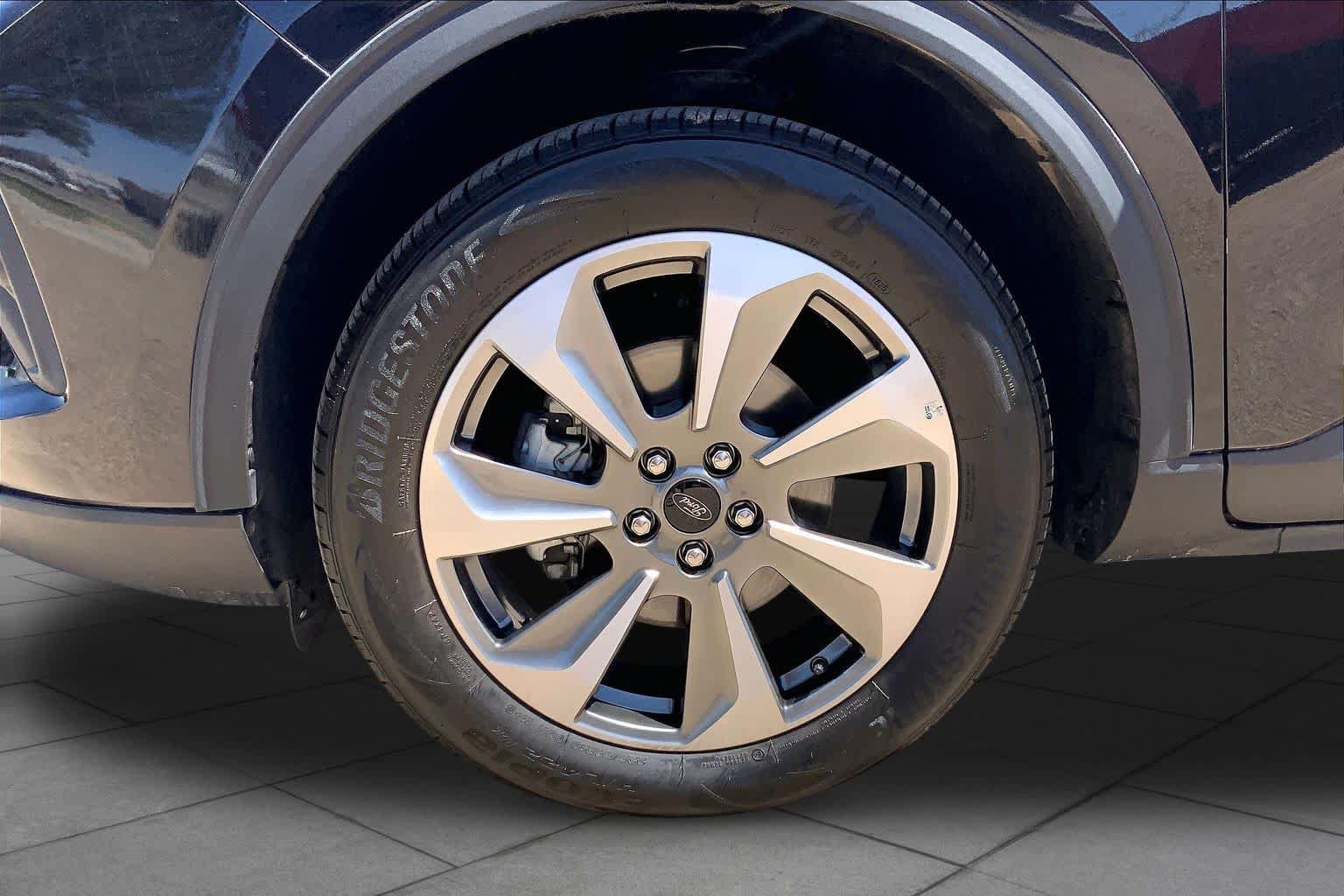Certified 2025 Ford Escape Platinum AWD/4WD image 11
