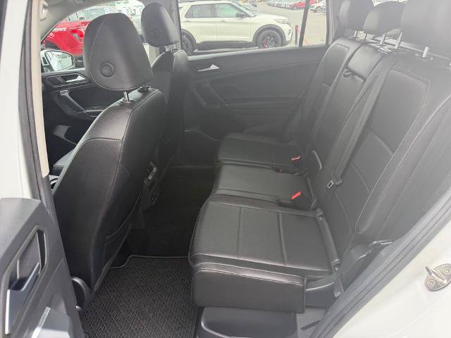 Used 2020 Volkswagen Tiguan SE w/ Panoramic Sunroof Package AWD/4WD image 13
