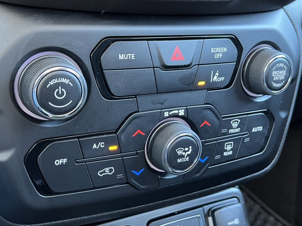 Used 2022 Jeep Renegade Limited w/ Sun, Sound & Wheels Group image 27