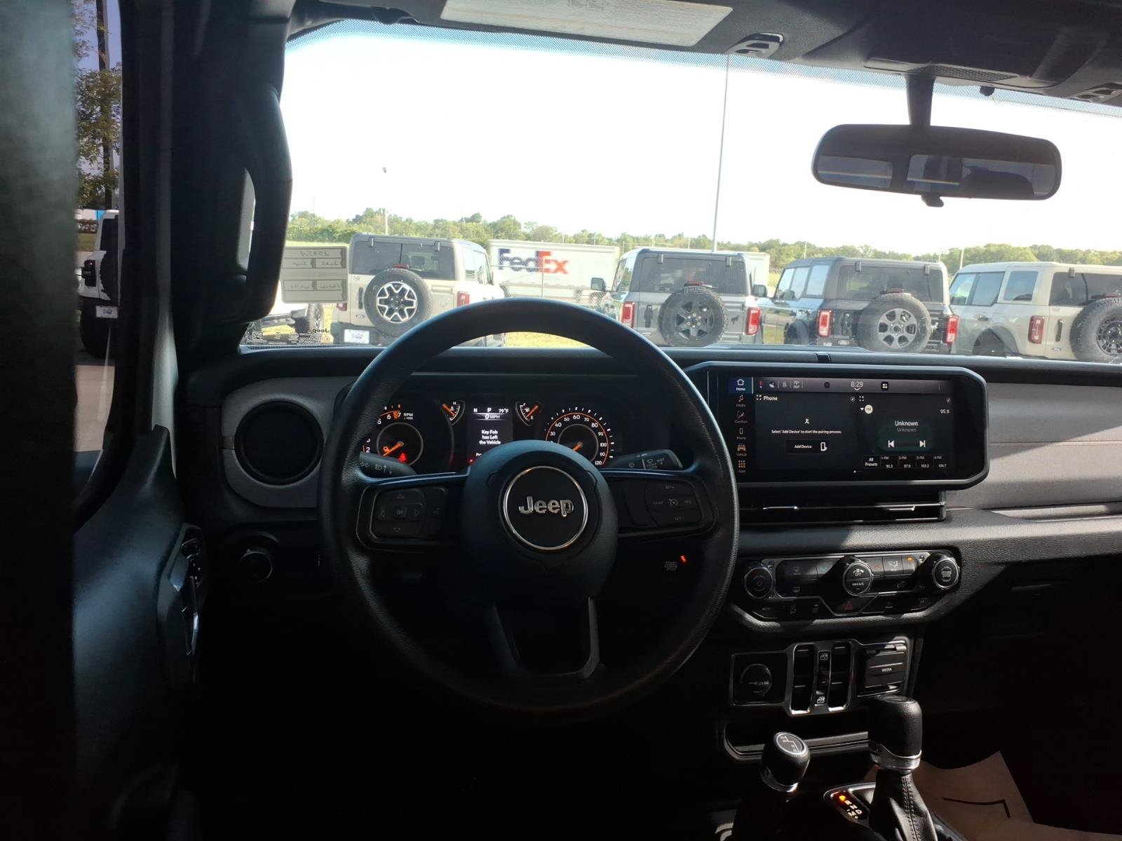 Used 2025 Jeep Gladiator Sport AWD/4WD image 14