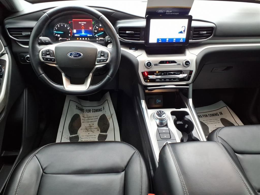 Certified 2022 Ford Explorer XLT w/ Equipment Group 202A image 9