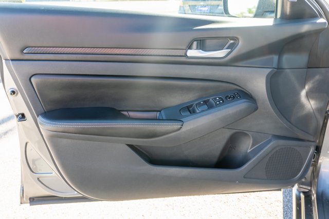 Used 2024 Nissan Altima 2.5 SV FWD image 16