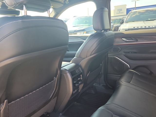 Used 2024 Jeep Grand Cherokee Overland AWD/4WD image 17