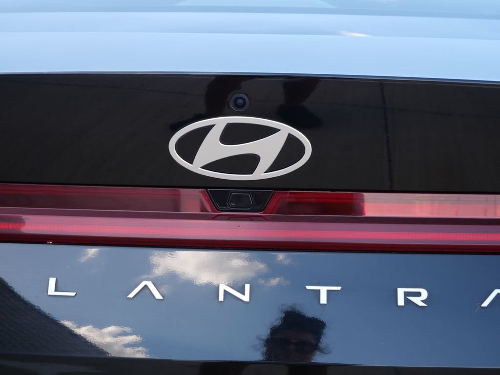 Used 2025 Hyundai Elantra SEL FWD image 9