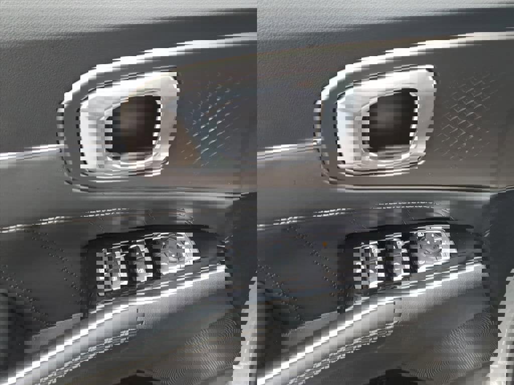 Used 2024 Kia Sorento SX image 15