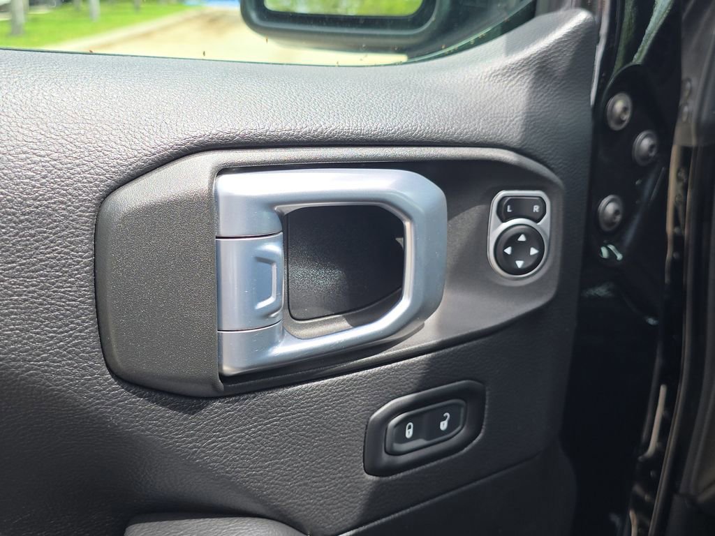 Used 2021 Jeep Wrangler Unlimited Sahara w/ Cold Weather Group image 16