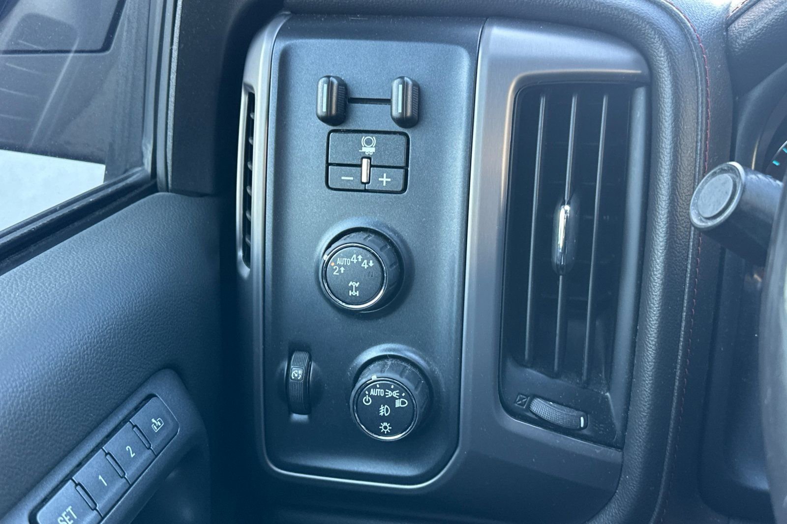 Used 2018 GMC Sierra 1500 SLT image 27