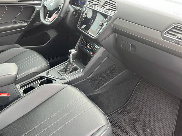 Used 2023 Volkswagen Tiguan SE R-Line FWD image 13