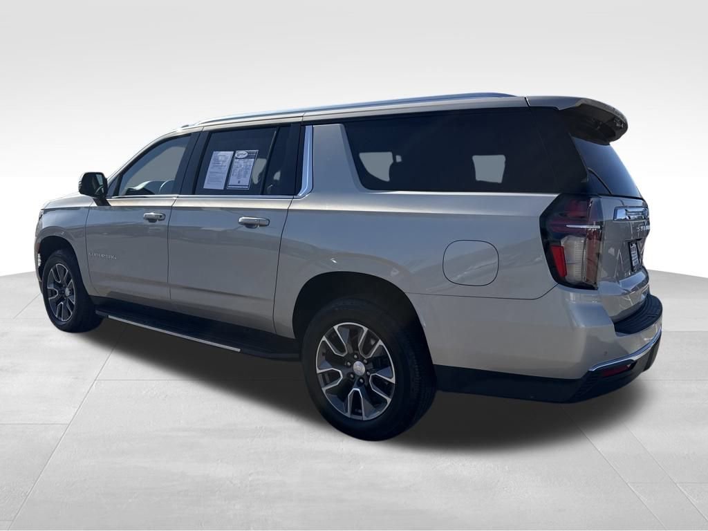 Used 2022 Chevrolet Suburban LT w/ LT Signature Package image 3