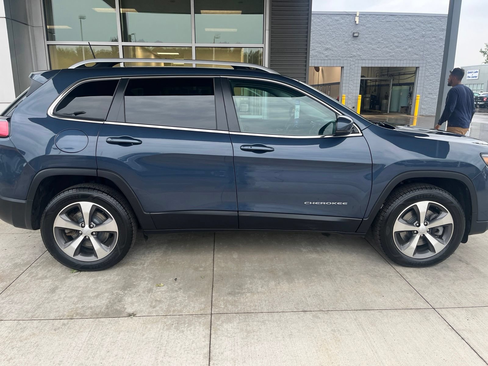 Used 2020 Jeep Cherokee Limited w/ Trailer Tow Group AWD/4WD image 6