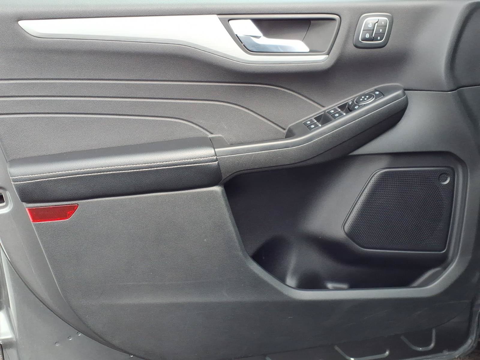 Certified 2024 Ford Escape Platinum AWD/4WD image 13
