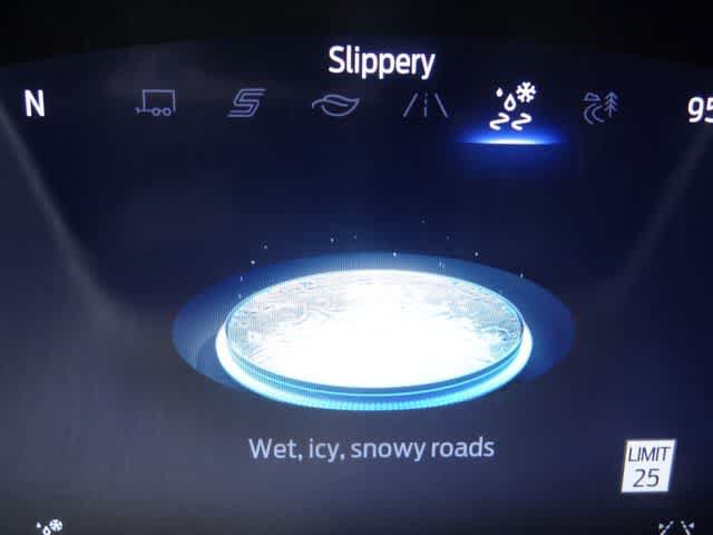 Certified 2025 Ford Explorer ST-Line AWD/4WD image 34