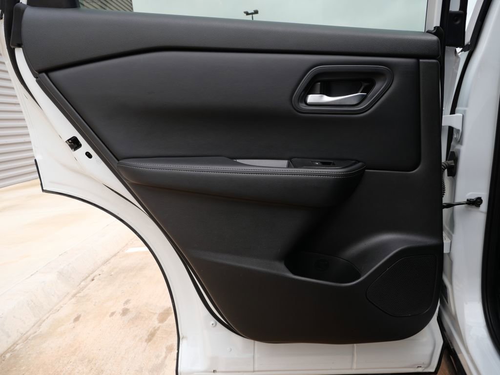Used 2024 Nissan Rogue SV AWD/4WD image 14