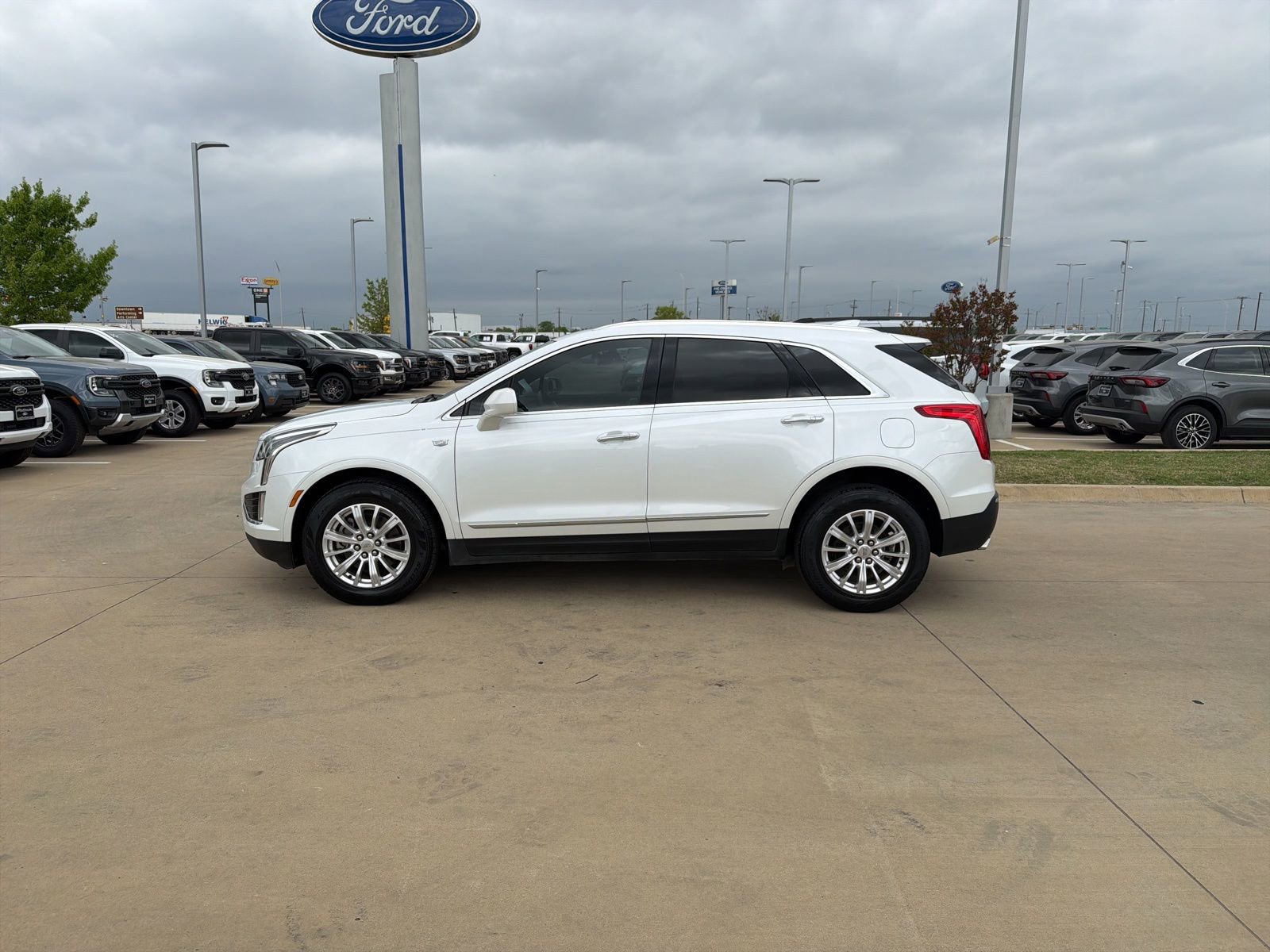 Used 2019 Cadillac XT5 FWD video 2