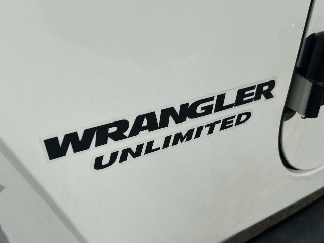 Used 2017 Jeep Wrangler Unlimited Sahara AWD/4WD image 12