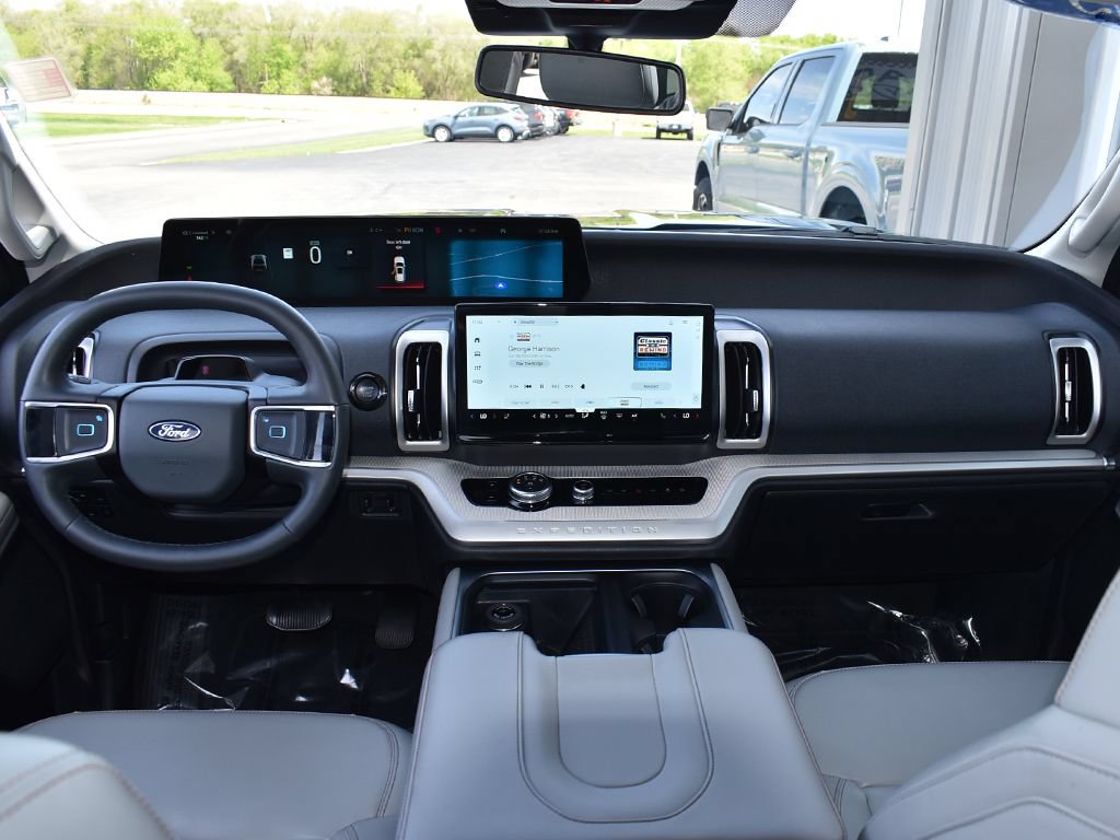 Certified 2025 Ford Expedition Active AWD/4WD image 4
