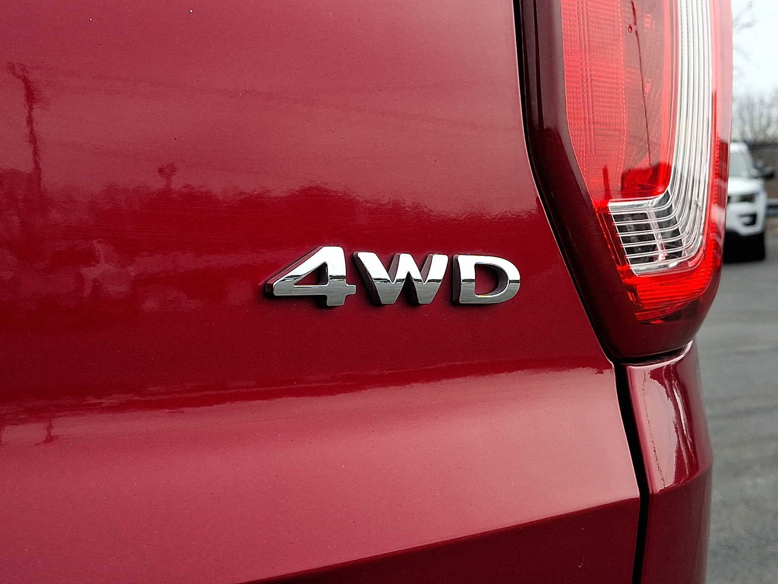 Certified 2019 Ford Explorer XLT w/ Equipment Group 202A image 34