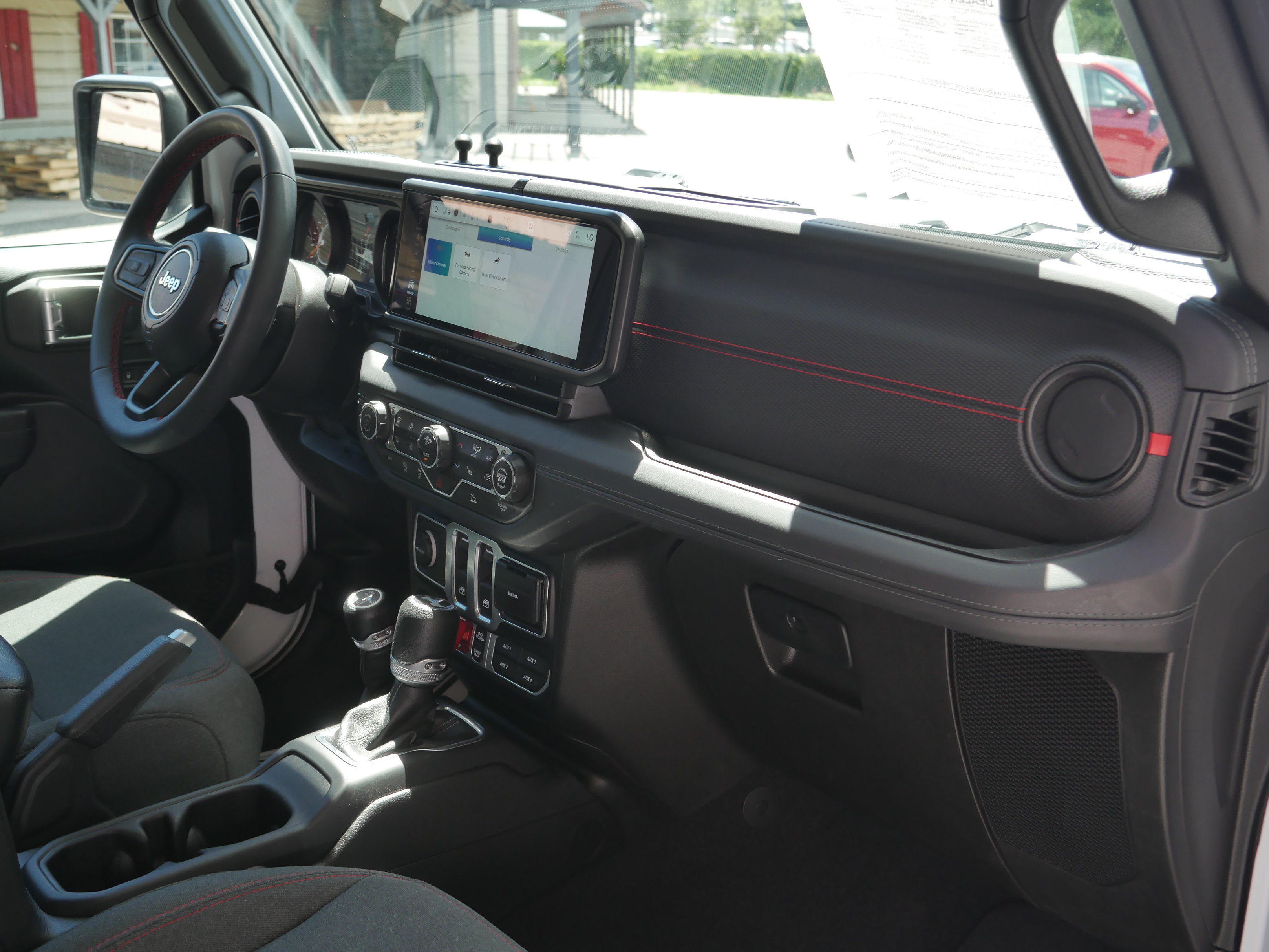 Used 2024 Jeep Wrangler Rubicon w/ Technology Group AWD/4WD image 28