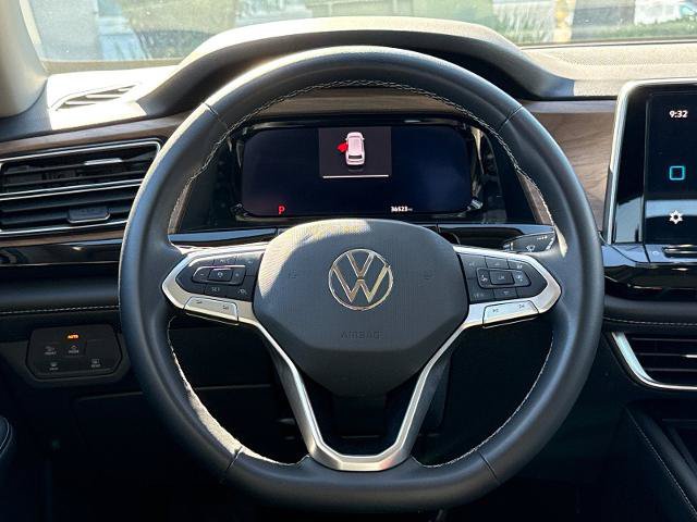 Used 2024 Volkswagen Atlas SE w/ Panoramic Sunroof Package FWD image 23