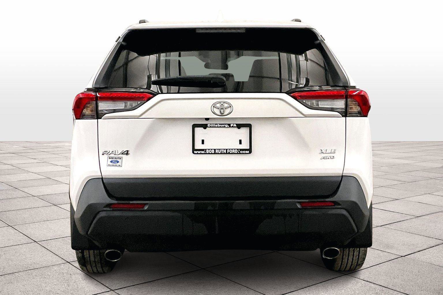 Used 2023 Toyota RAV4 XLE image 2