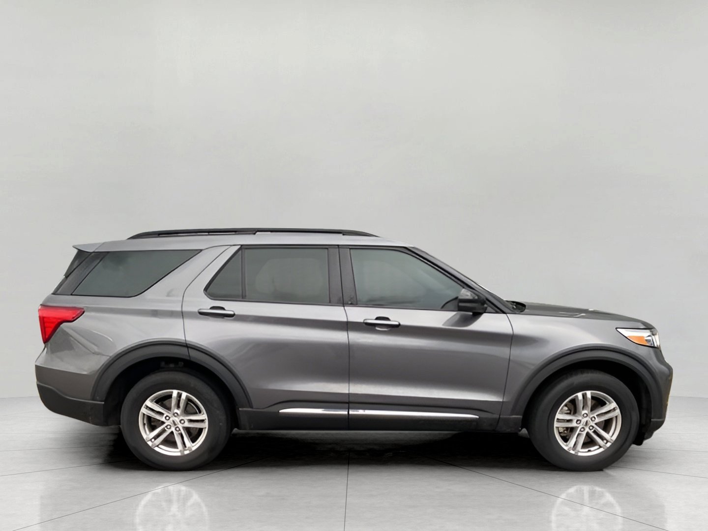 Certified 2023 Ford Explorer XLT w/ Equipment Group 202A image 5