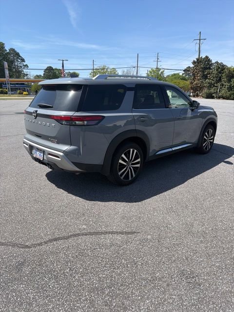 Used 2025 Nissan Pathfinder Platinum image 4