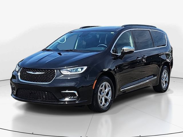 Used 2023 Chrysler Pacifica Limited w/ Uconnect Theater Family Group AWD/4WD image 8