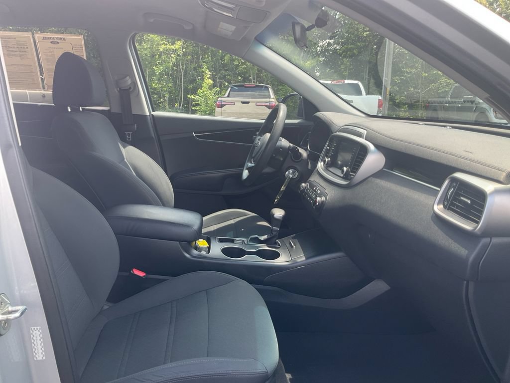 Used 2020 Kia Sorento LX FWD image 12