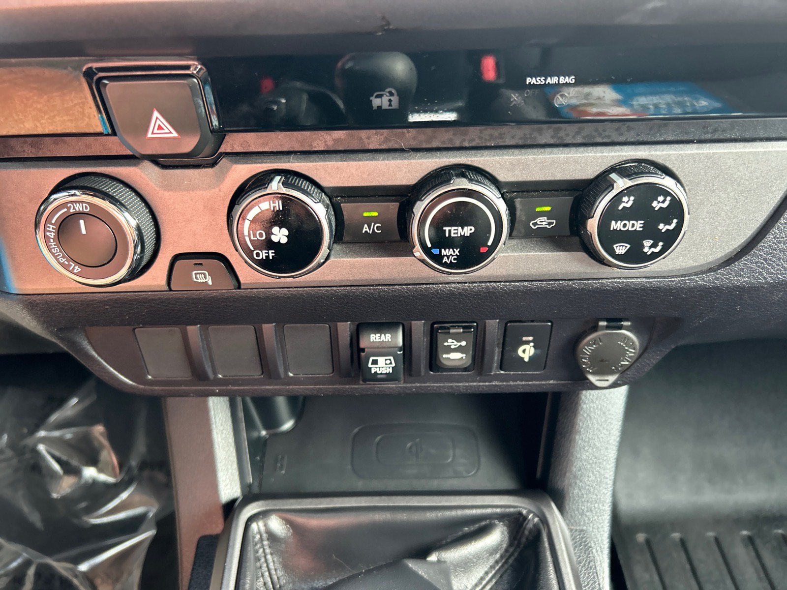 Used 2018 Toyota Tacoma TRD Sport AWD/4WD image 29