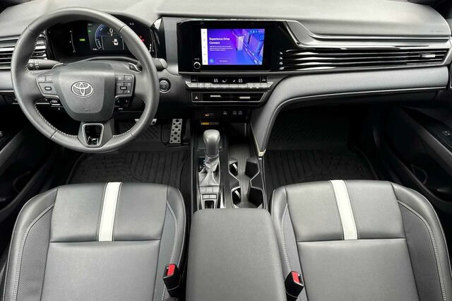 Used 2025 Toyota Camry SE w/ Convenience Package FWD image 13