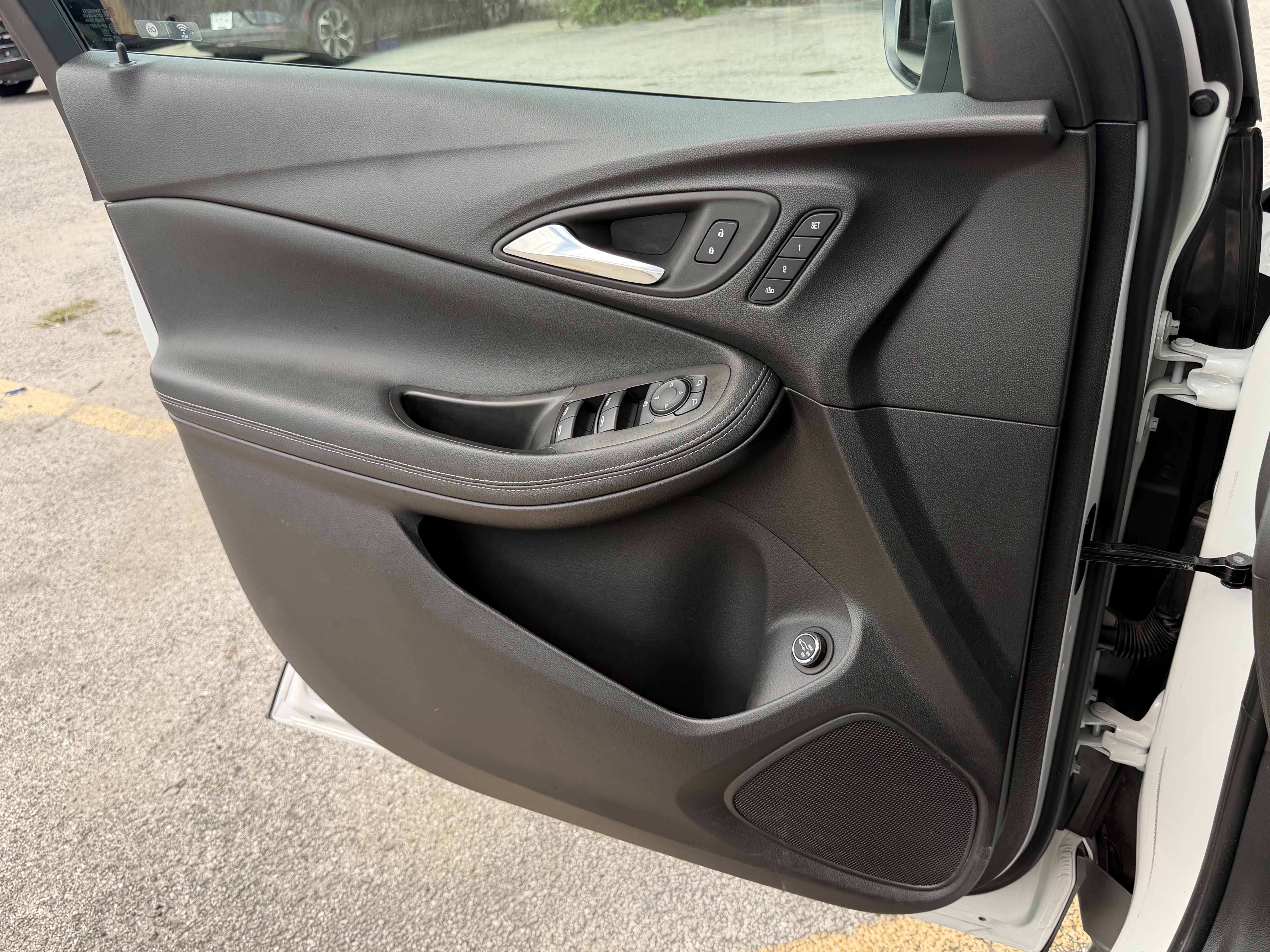 Used 2023 Buick Encore GX Essence w/ Experience Buick Package FWD image 25