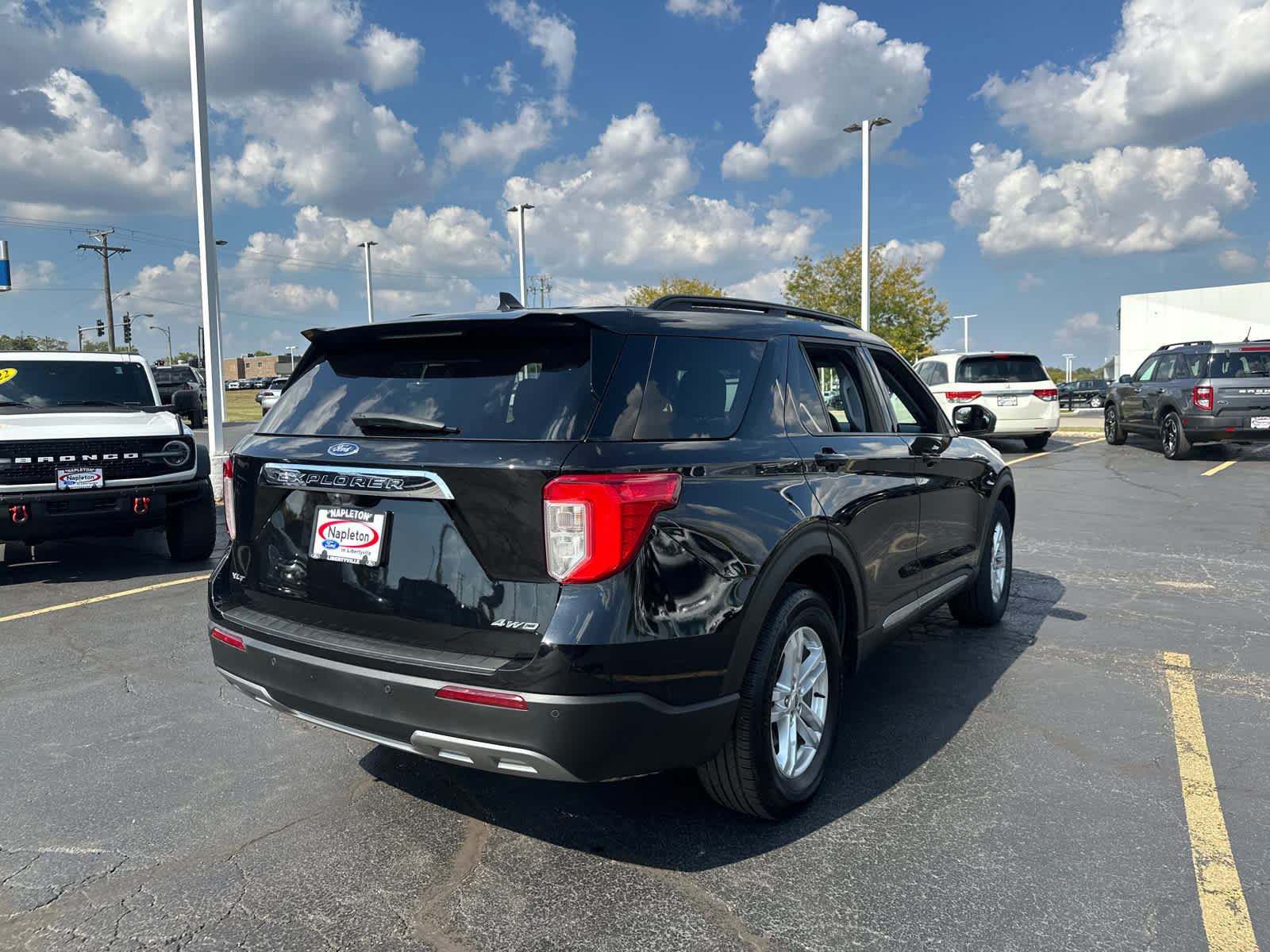 Certified 2022 Ford Explorer XLT w/ Equipment Group 202A image 7