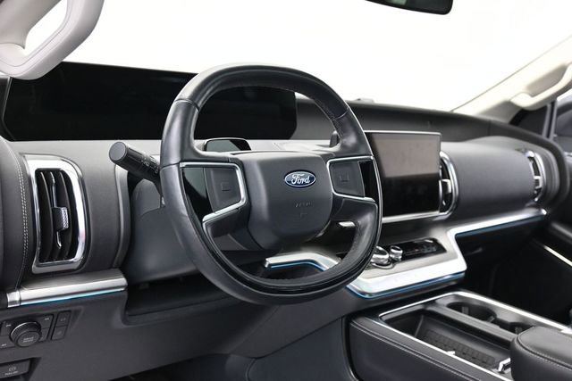 Certified 2025 Ford Expedition Platinum AWD/4WD image 14